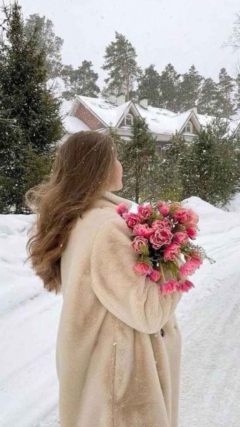  عکس دخـتر تو برف برای پروفایـل