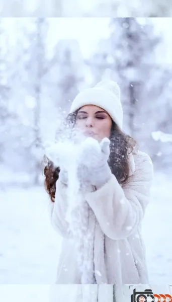  عکس دخـتر در برف زیبا