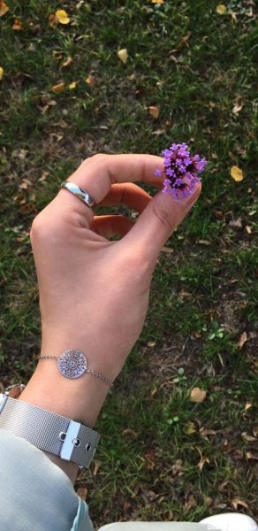  عکس دختری در باغ