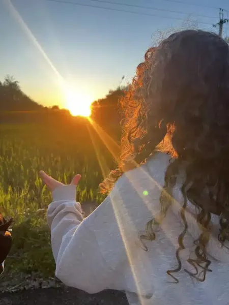  عکس دختر مو فرفری