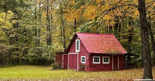 عکس کلبه چوبی در پاییز