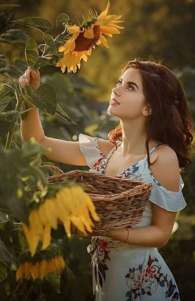  عکس دختر با گل آفتابگردان برای پروفایل