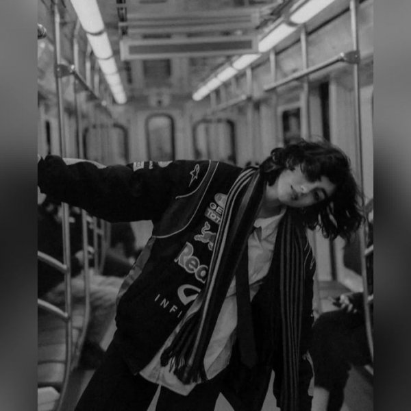  پروفایل اینستاگرام دخترانه با تم روشن