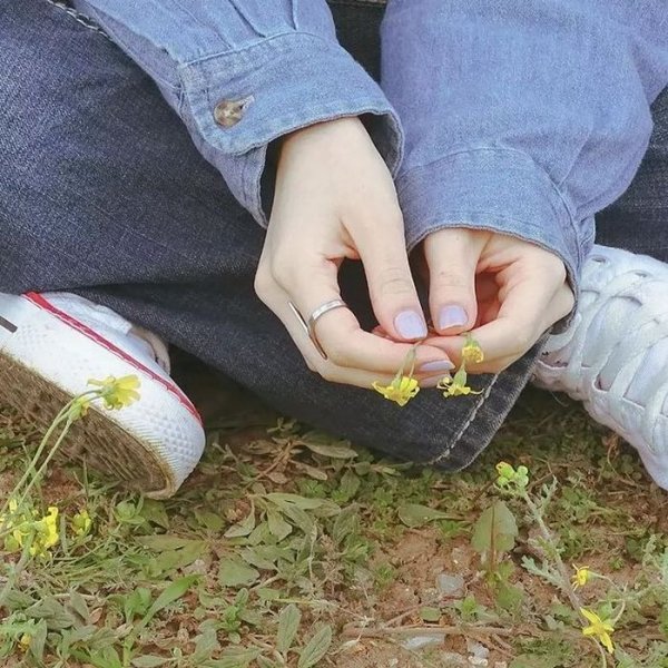  پروفایل اینستاگرام دخترانه با تم روشن