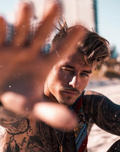  ژست های عکاسی مردانه