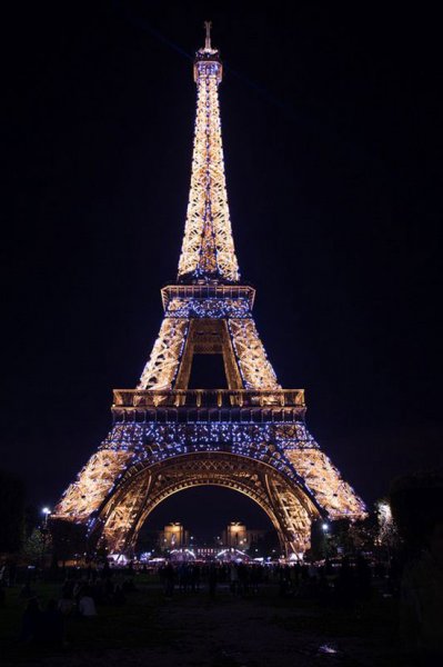  عکس برج ایفل برای پس زمینه