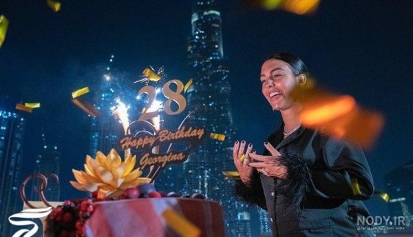 عکس جورجینا در ساحل