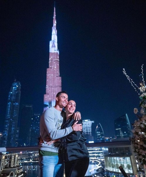 عکس جورجینا در ساحل