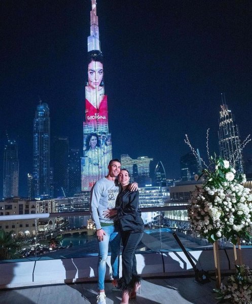 عکس جورجینا در ساحل