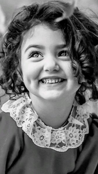 عکس پروفایل دخترانه طبیعی با لبخند