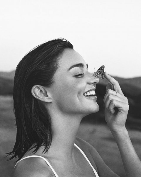  عکس پروفایل دخترانه طبیعی با لبخند