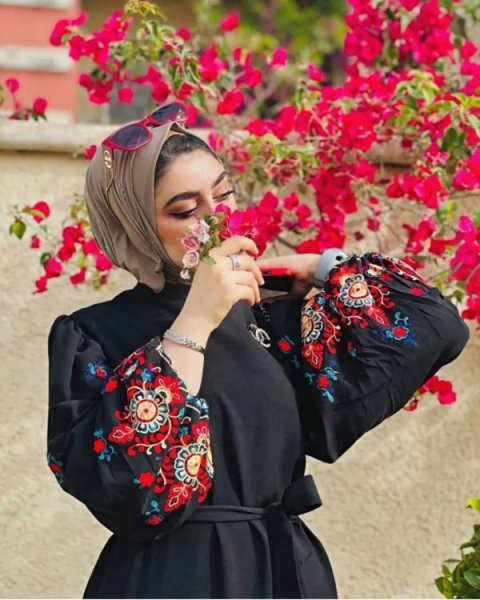  باکلاس عکس دختر با گل برای پروفایل