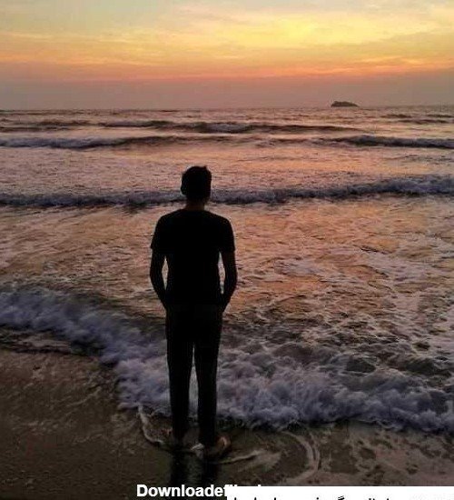  عکس مرد غمگین کنار دریا