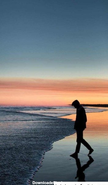  عکس مرد غمگین کنار دریا