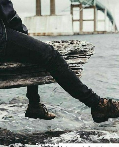  عکس مرد غمگین کنار دریا