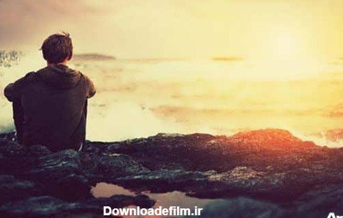  عکس مرد غمگین کنار دریا