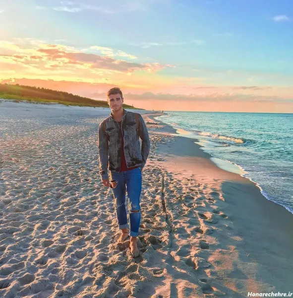  ژست عکس کنار دریا مردانه