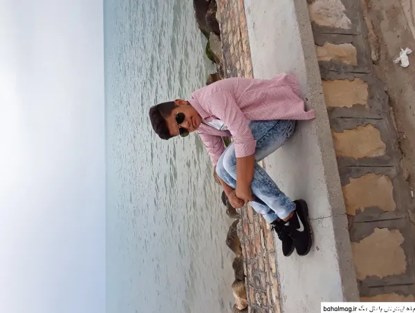  ژست عکس کنار دریا مردانه