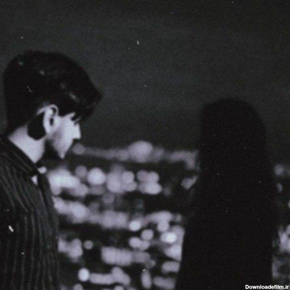 عکس مرد تنها در تاریکی