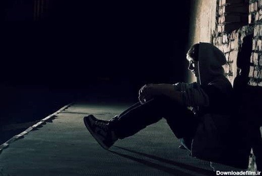  عکس مرد تنها در تاریکی