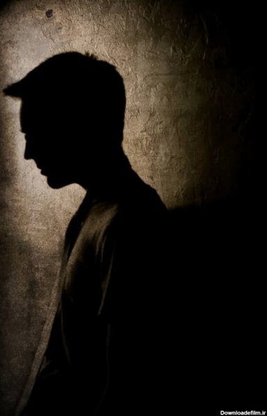  عکس مرد تنها در تاریکی
