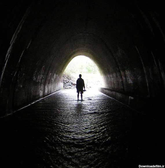  عکس مرد تنها در تاریکی