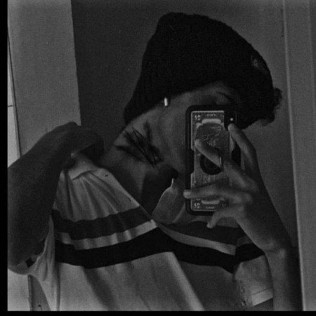  عکس سیگار در دست پسر