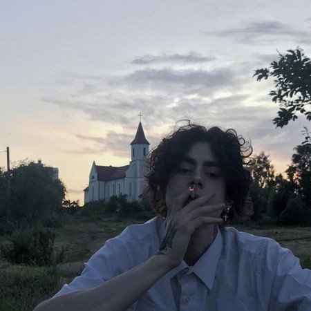  عکس سیگار در دست پسر