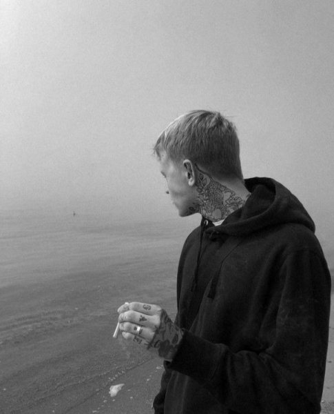  پروفایل پسرونه سیاه سفید لاتی