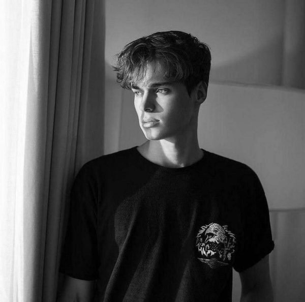 عکس شاخ سیاه و سفید پسرونه