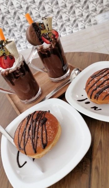  عکس قهوه در کافه برای استوری