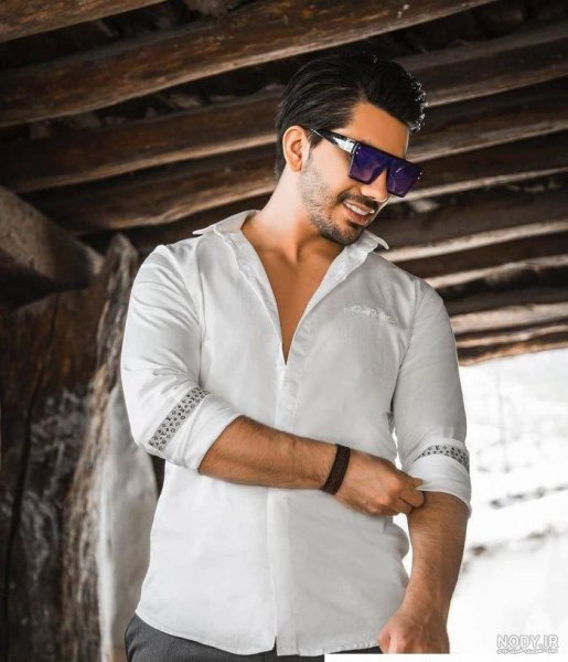 عکس پسر با عینک دودی برای پروفایل