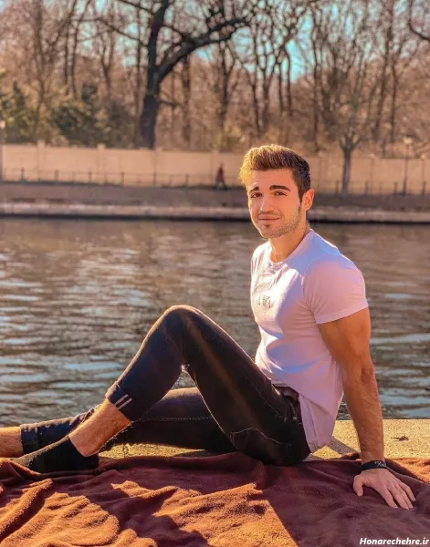  عکس پسر خوشگل برای پروفایل کنار دریا