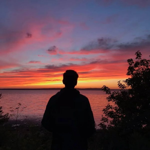 عکس پسر خوشگل تو غروب برای پروفایل