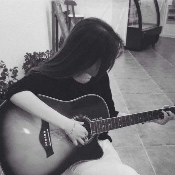  عکس دختر با گیتار برای پروفایل