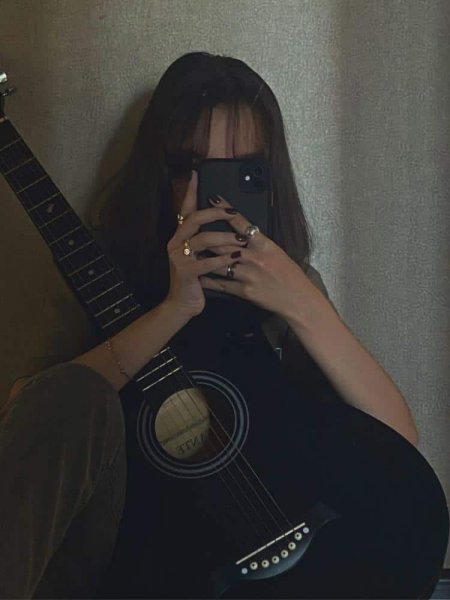 عکس دختر با گیتار برای پروفایل