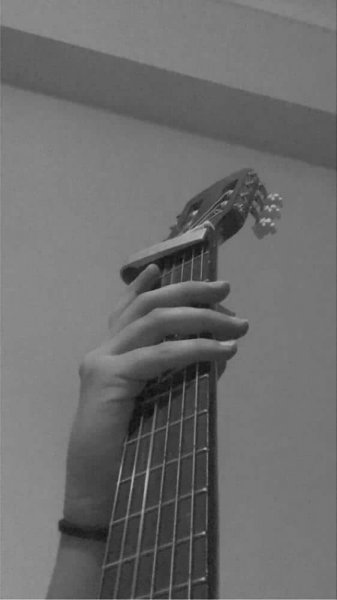  عکس دختر با گیتار لاکچری