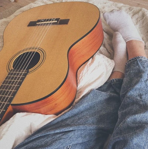  عکس دختر با گیتار لاکچری