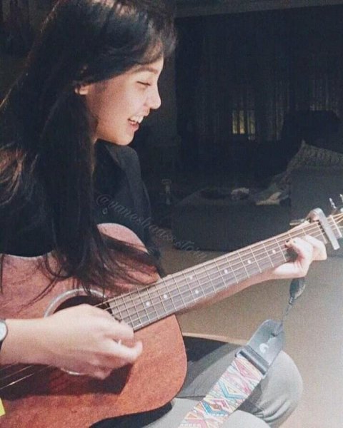  پروفایل گیتار دخترونه