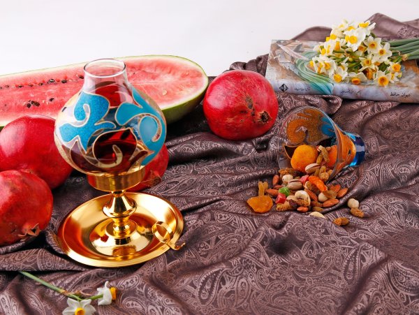  ژست شب یلدا با دیوان حافظ