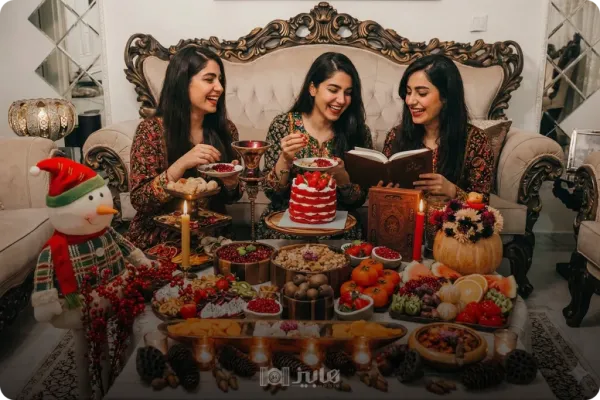  ژست دخترانه یلدایی با انار