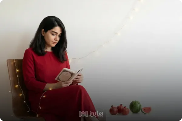  ژست دخترانه یلدایی با انار