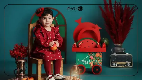  ژست دخترانه شب یلدا با تم یلدایی