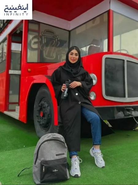  ژست دانشجویی با تیپ اسپرت و زیبا