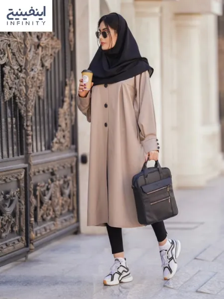  ژست دانشجویی با تیپ اسپرت و زیبا