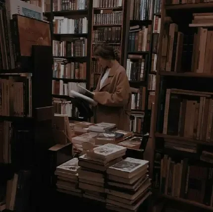  عکس دختر با کتاب برای پروفایل