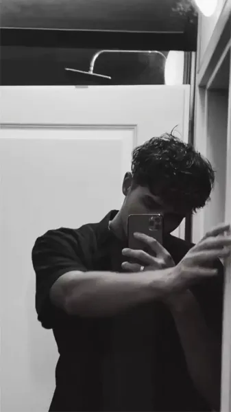  عکس پروفایل واتساپ پسرانه سلفی با آیفون