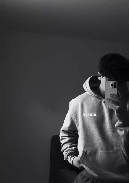  عکس پروفایل واتساپ پسرانه سلفی با آیفون