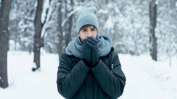  عکس پروفایل پسرانه زمستانی از پشت سر