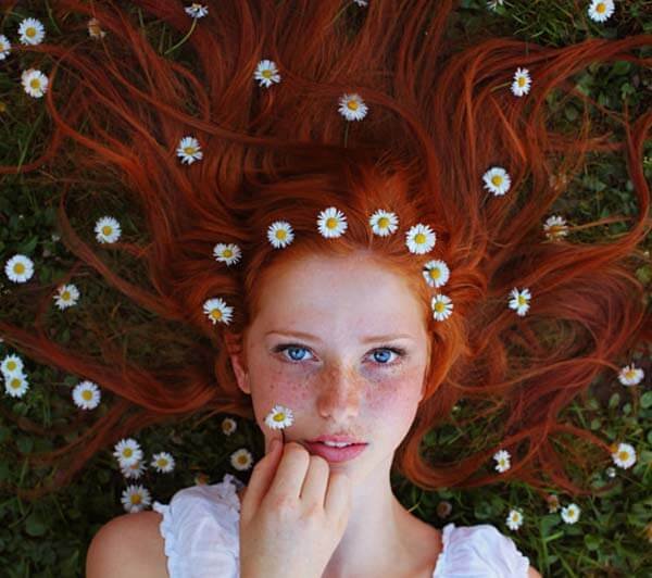 عکس در میان گل‌ها